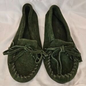 Minnetonka Green Suede Moccasin Loafers Slip On Shoes Boho Cozy Size 8